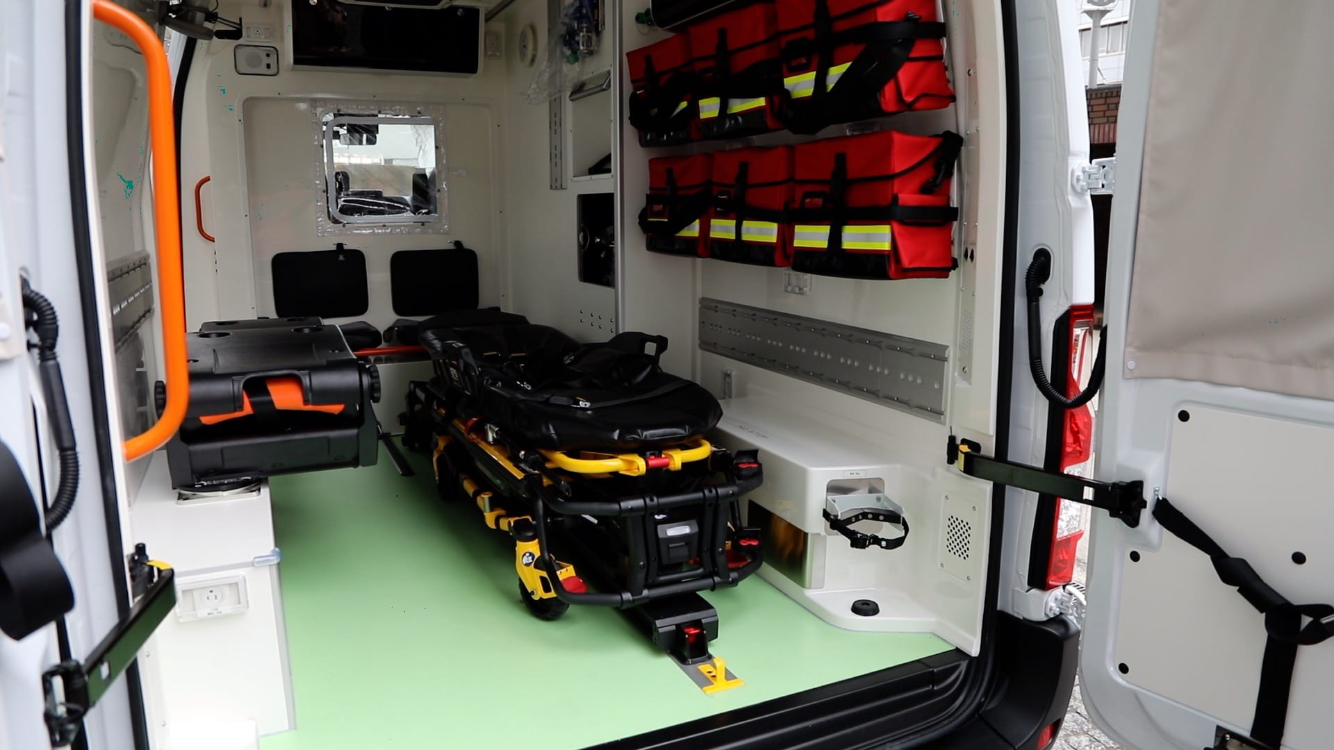 日产NV400成为日本第一部电动救护车
