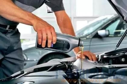 汽车的机油最好是多久更换一次？