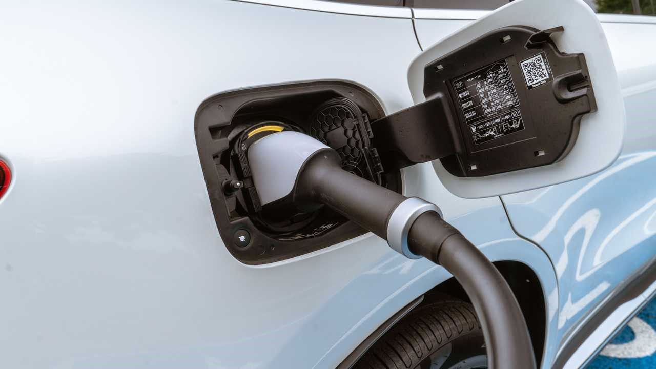 梅赛德斯加入英国最大的电动汽车充电网络