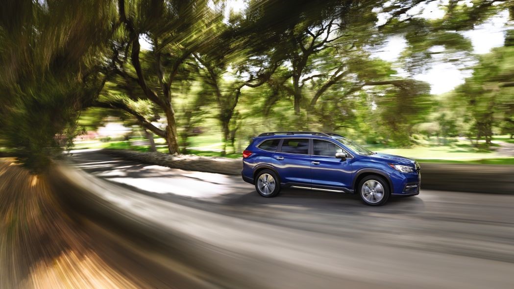 2021 Subaru Ascent增加了标准车道居中，车道保持辅助和自适应大灯
