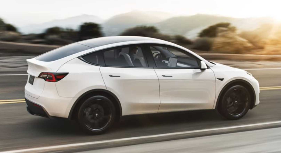 确认：具有后轮驱动和超过300英里续航里程的Tesla Model Y即将上市
