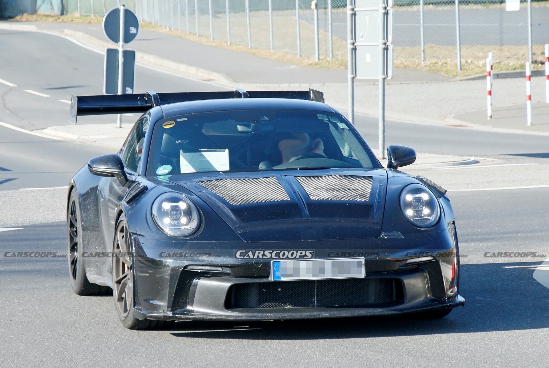 在纽伯格林进行大规模机翼测试，新的911 GT3 RS连接到它