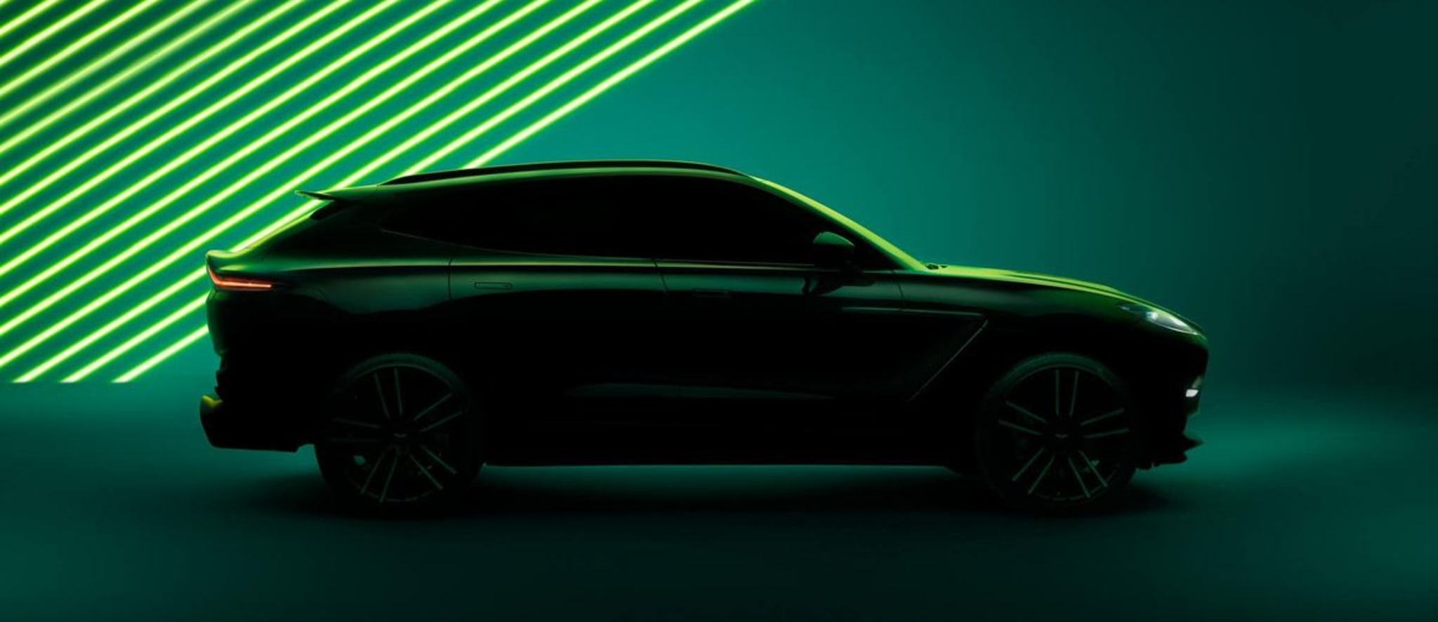 阿斯顿马丁即将推出的高性能 DBX SUV 的预告图揭示了一种激进的新面貌